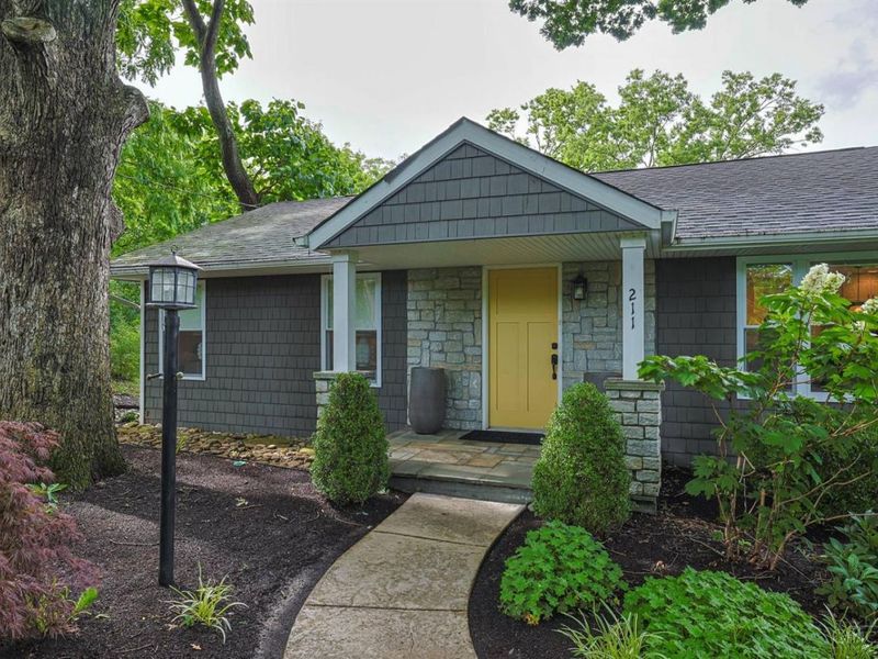 211 Hilltop Lane, Wyoming, OH 45215 Photo 3