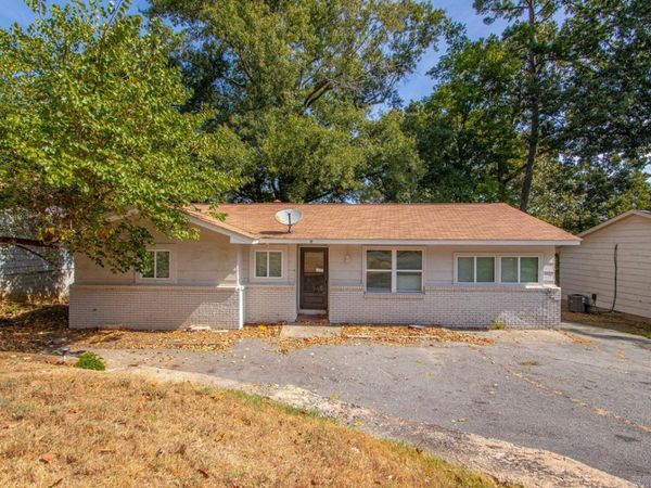 8 W windsor Drive, Little Rock, AR 72209