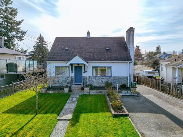 3155 Earl grey St , Saanich, BC V9A 1X1