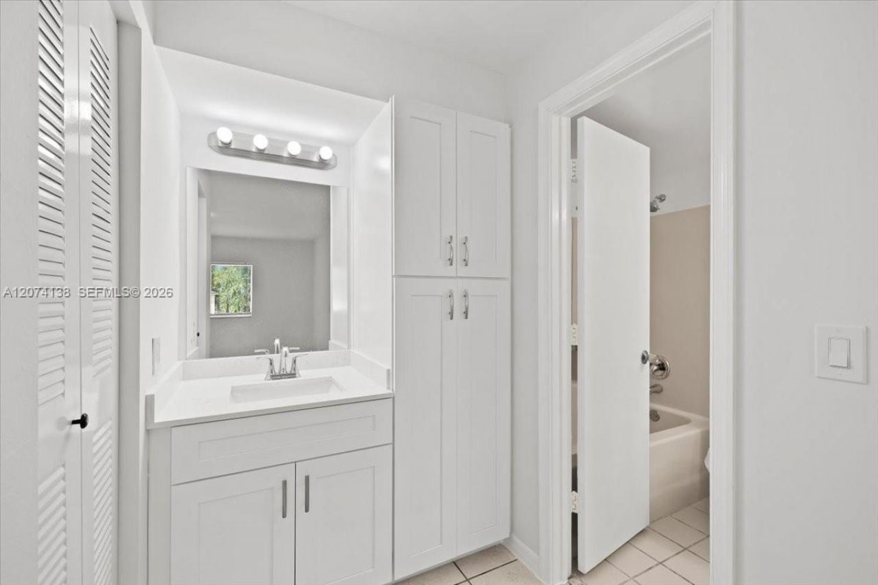 3610 N 56th Ave , Unit 219, Hollywood, FL 33021 Photo