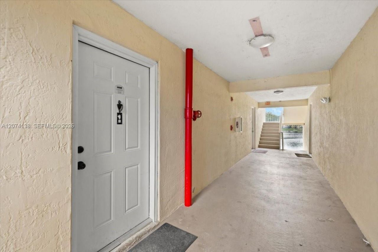 3610 N 56th Ave , Unit 219, Hollywood, FL 33021 Photo