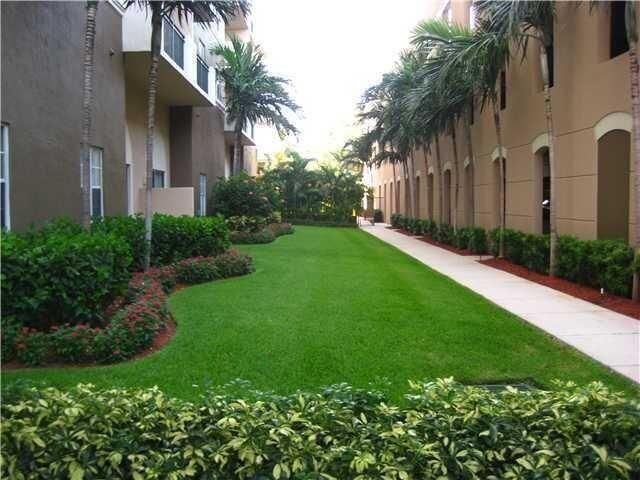 616 Clearwater Park Road, Unit 207, West Palm Beach, FL 33401 Photo