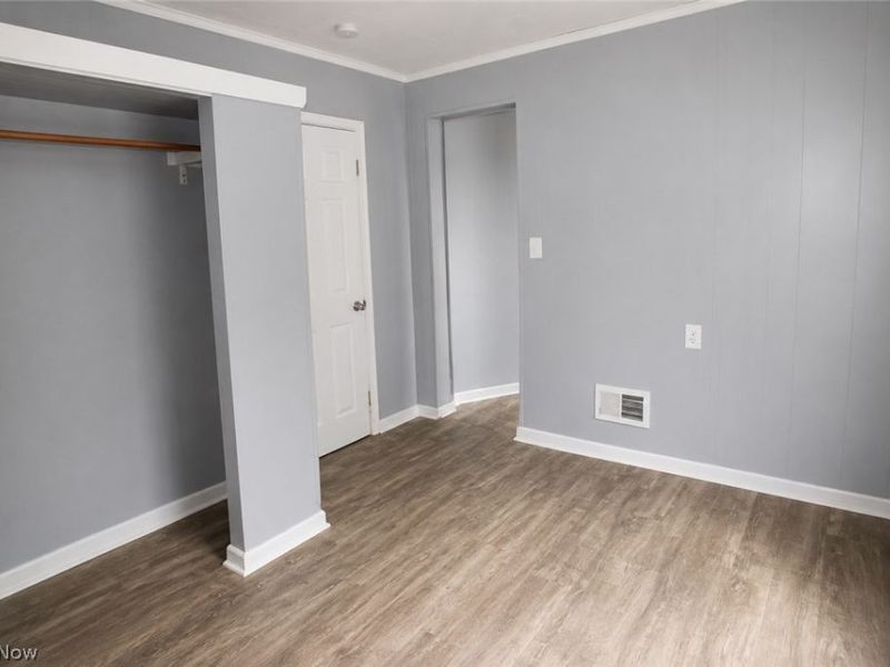 1820 Holmden Avenue , Cleveland, OH 44109 Photo 12