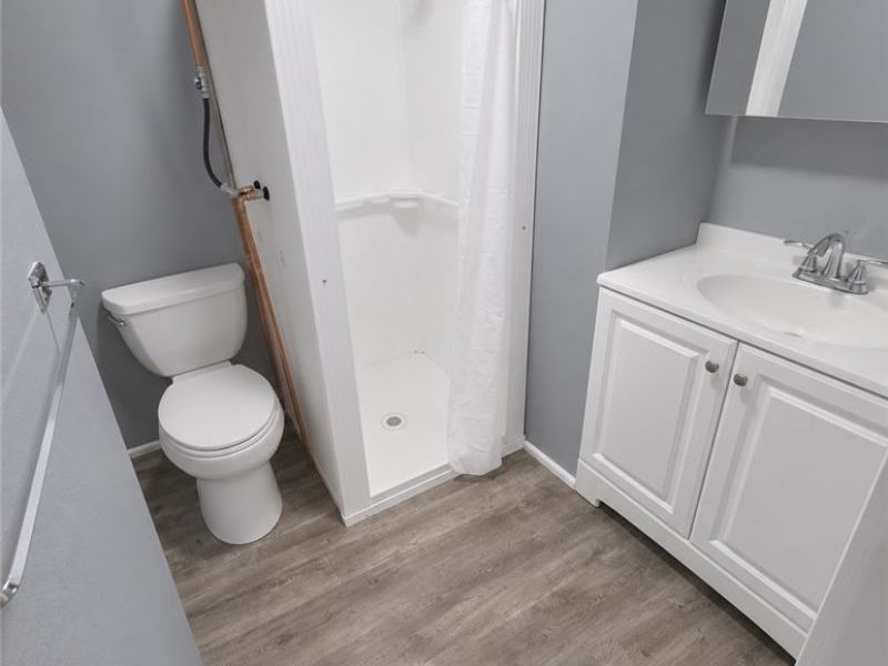1820 Holmden Avenue , Cleveland, OH 44109 Photo 14