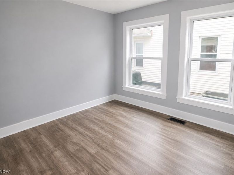 1820 Holmden Avenue , Cleveland, OH 44109 Photo 17