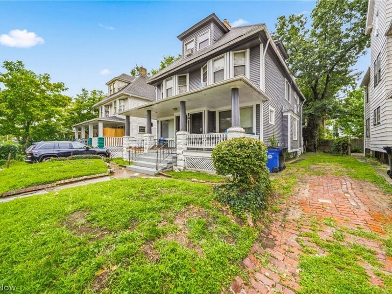9911 North Boulevard , Cleveland, OH 44108 Photo 2