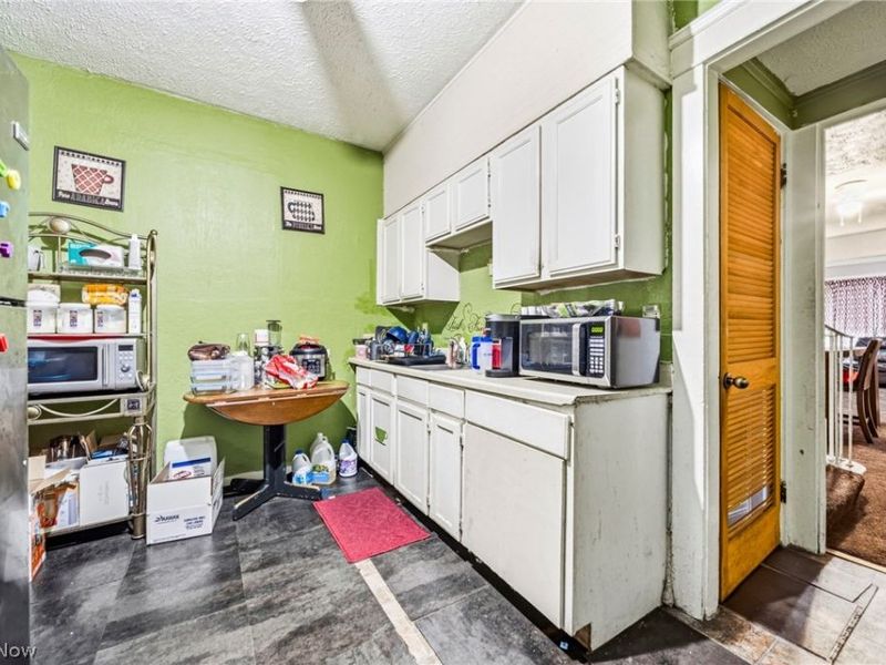 9911 North Boulevard , Cleveland, OH 44108 Photo 23