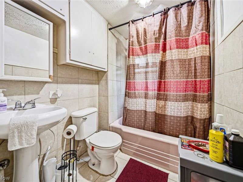 9911 North Boulevard , Cleveland, OH 44108 Photo 30