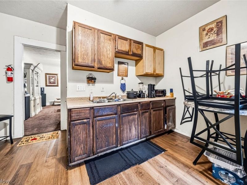 9911 North Boulevard , Cleveland, OH 44108 Photo 9
