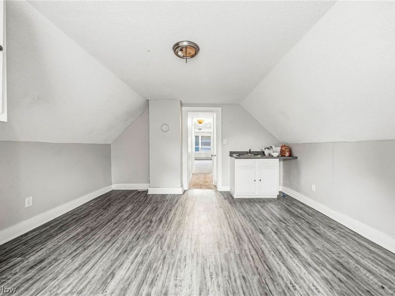 9501 Pierpont Avenue , Cleveland, OH 44108 Photo 14