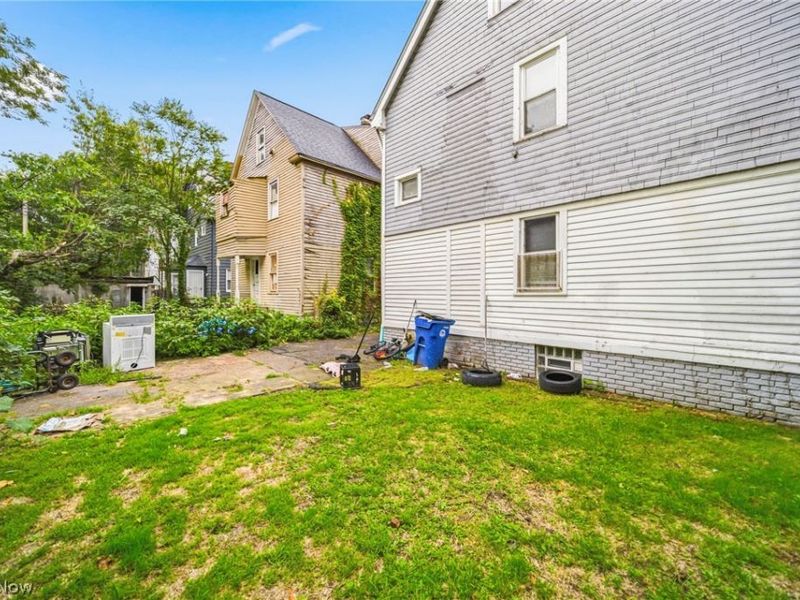 9501 Pierpont Avenue , Cleveland, OH 44108 Photo 3