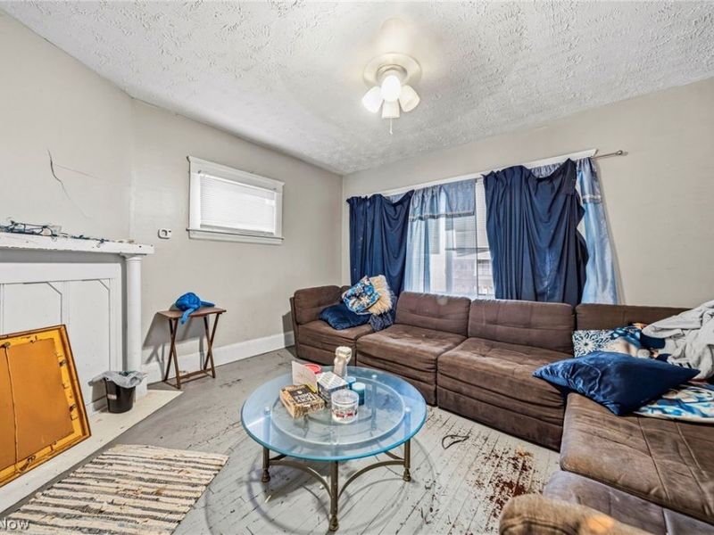 9501 Pierpont Avenue , Cleveland, OH 44108 Photo 4