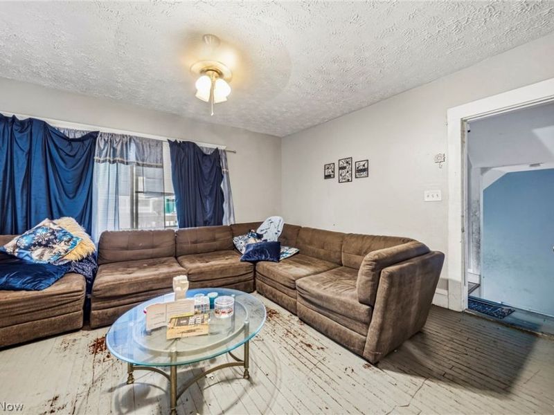 9501 Pierpont Avenue , Cleveland, OH 44108 Photo 5