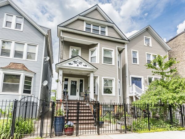 1332 W Barry Avenue , Unit 2, Chicago, IL 60657