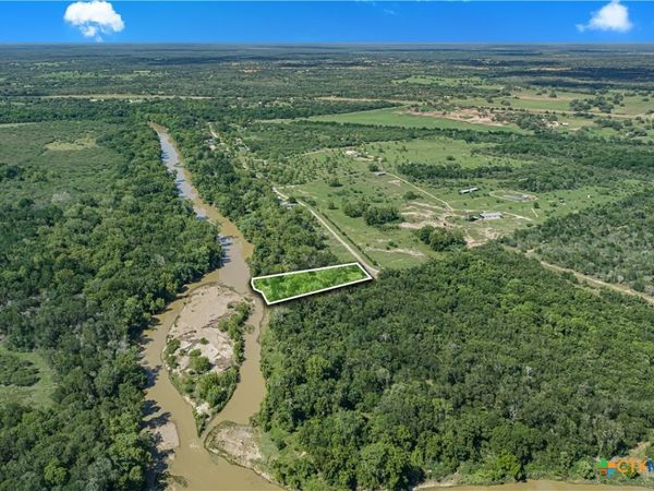 850 Crestview Drive , Cuero, TX 77954
