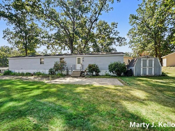 2511 S Fawn Avenue, White Cloud, MI 49349
