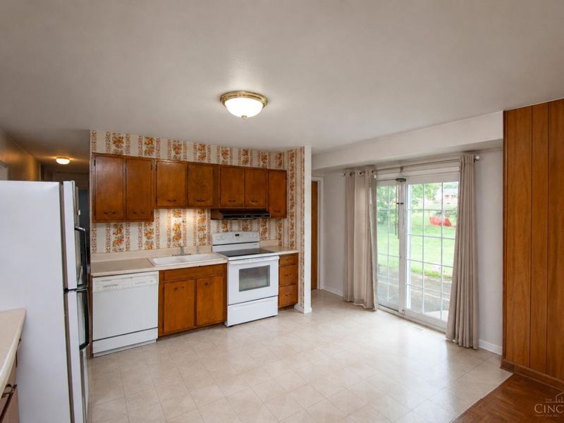 11731 Van Camp Lane, Springdale, OH 45246 Photo 9
