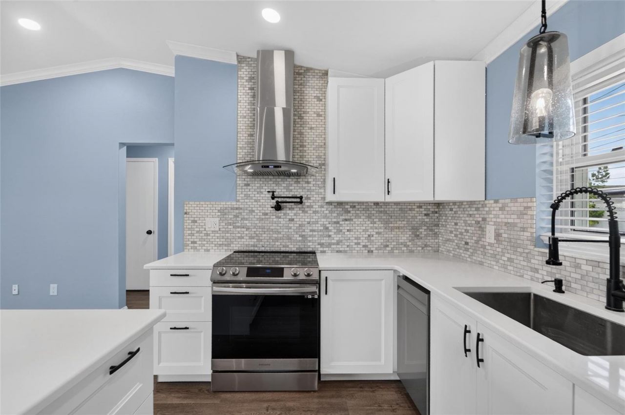 4317 Trout Drive Se, Saint Petersburg, FL 33705 Photo