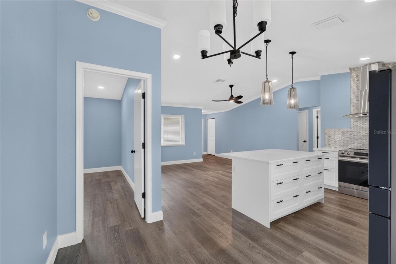 4317 Trout Drive Se, Saint Petersburg, FL 33705 Photo