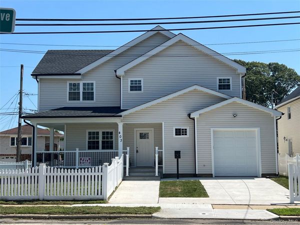 403 S Bayview Avenue , Freeport, NY 11520