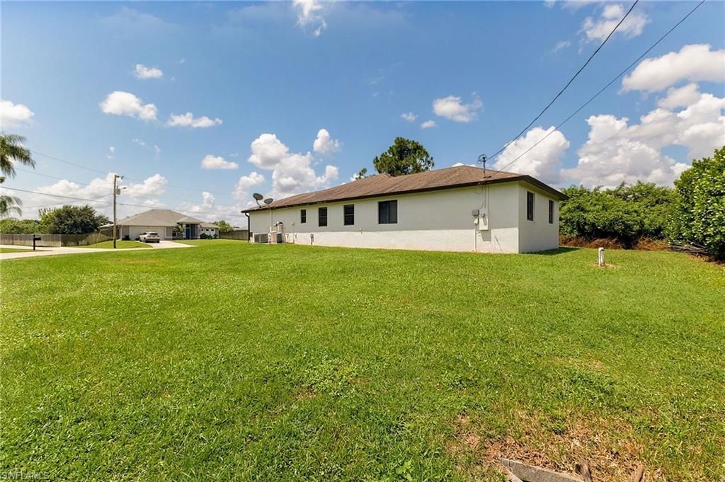 691 Manhattan St E, Lehigh Acres, FL 33974 Photo
