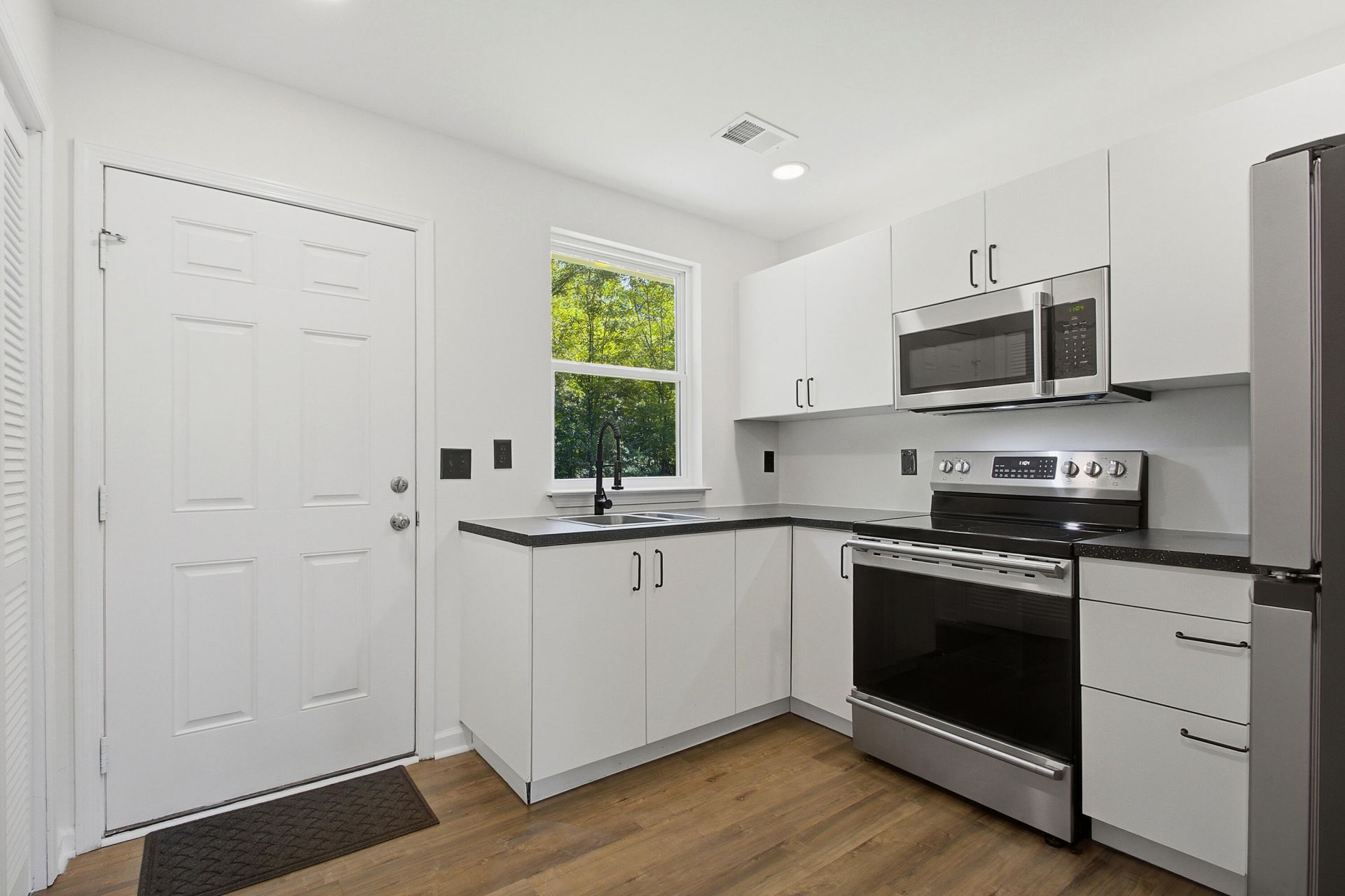 1243 Pineville Circle Photo 8