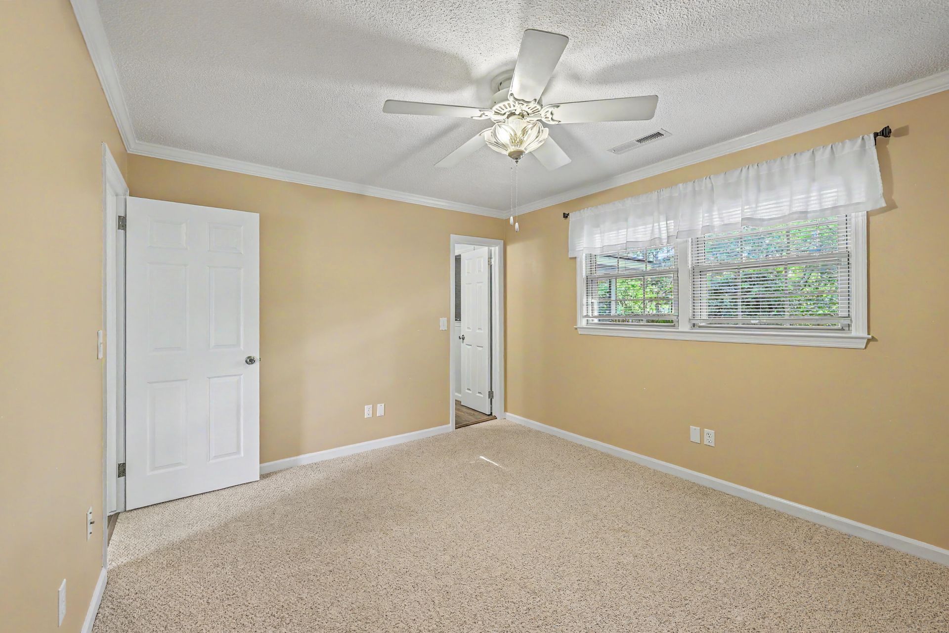 131 Foxborough Road Photo 16