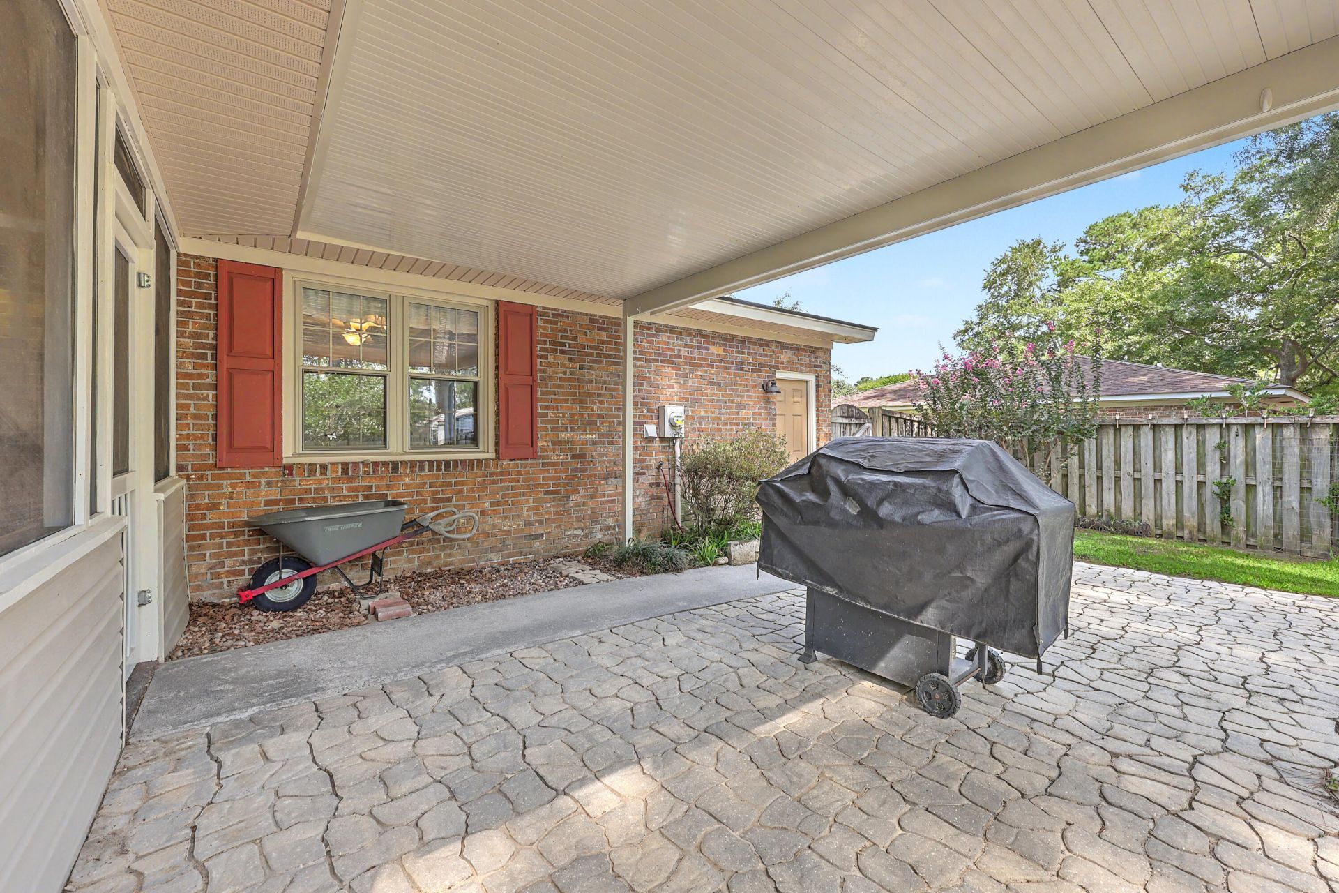 131 Foxborough Road Photo 28