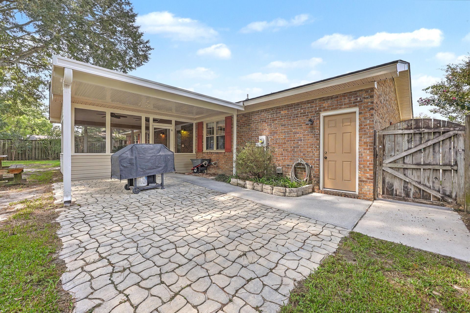 131 Foxborough Road Photo 29