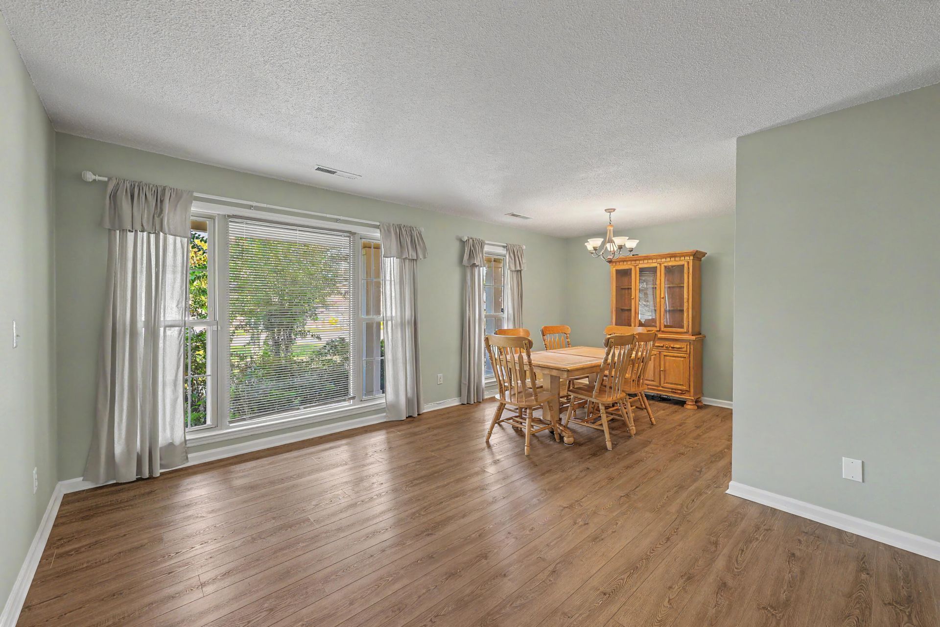 131 Foxborough Road Photo 4