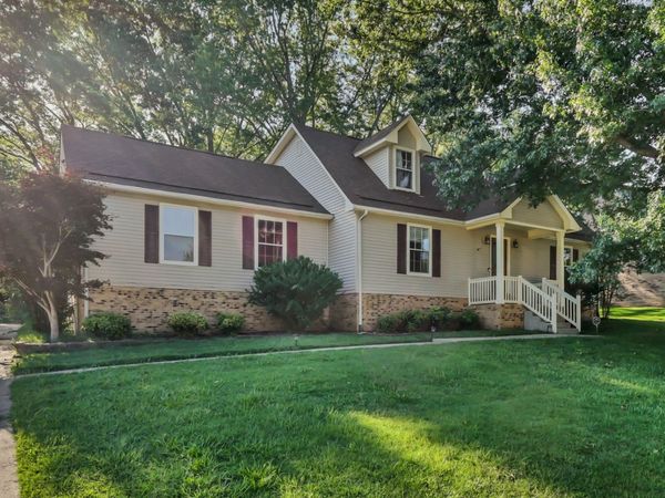 1025 Hillshire Dr , Clarksville, TN 37043