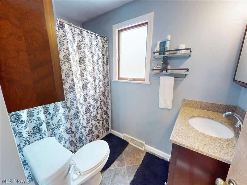 32325 Dickerson Road, Willowick, OH 44095 Photo 16