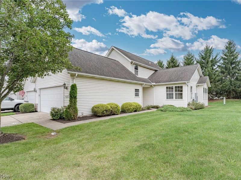 8757 Roberts Court , Unit 25C, Olmsted Falls, OH 44138 Photo 1