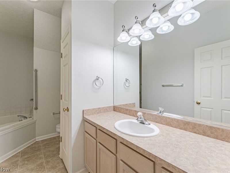 8757 Roberts Court , Unit 25C, Olmsted Falls, OH 44138 Photo 11