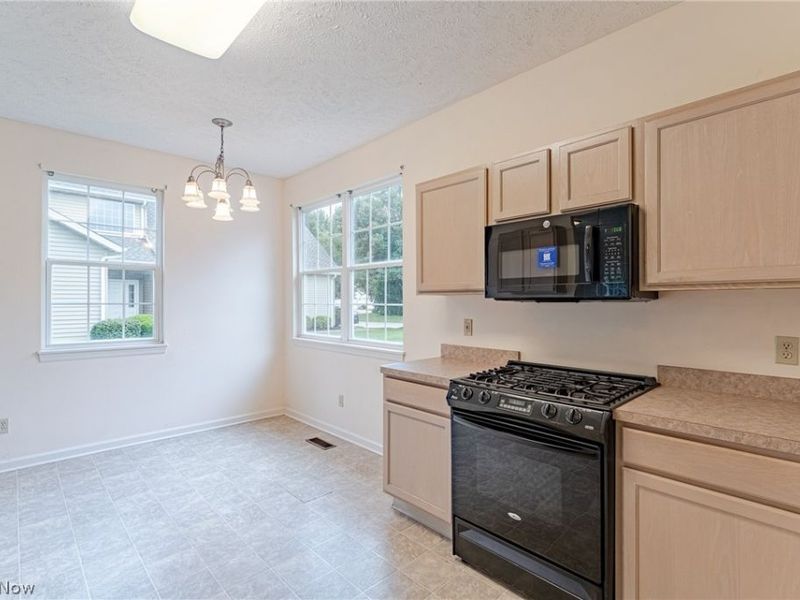 8757 Roberts Court , Unit 25C, Olmsted Falls, OH 44138 Photo 8