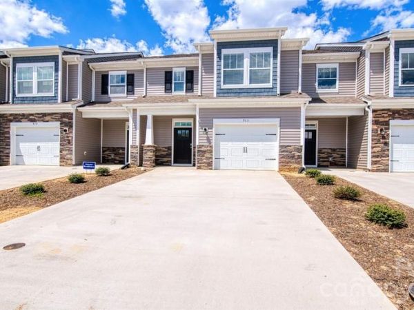 54 Creekview Road , Hendersonville, NC 28792