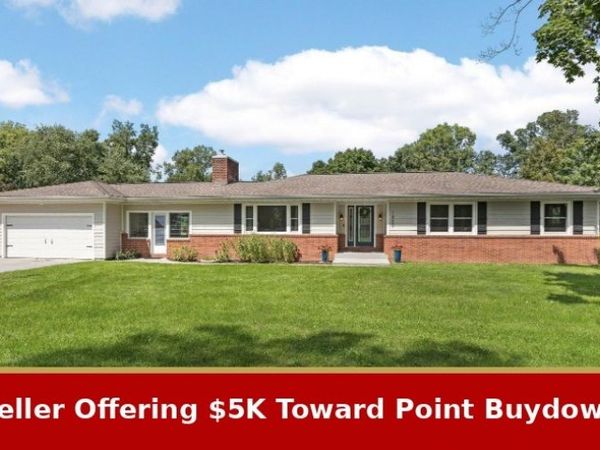 1400 E Knoll Drive, Robins, IA 52328