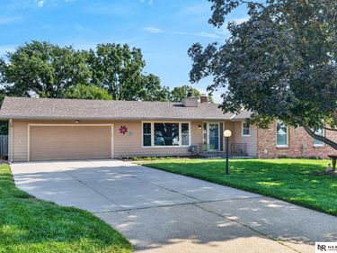 10320 Hilltop Road, Omaha, NE 68134