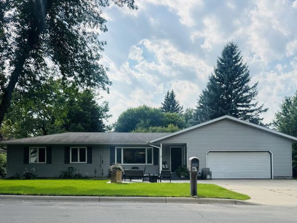 2750 Fairway Drive NE, Willmar, MN 56201