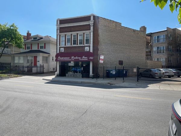 7547 N Rogers Avenue , Chicago, IL 60626