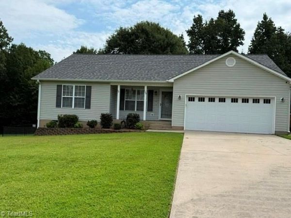 194 Briarcreek Drive , Winston-Salem, NC 27107