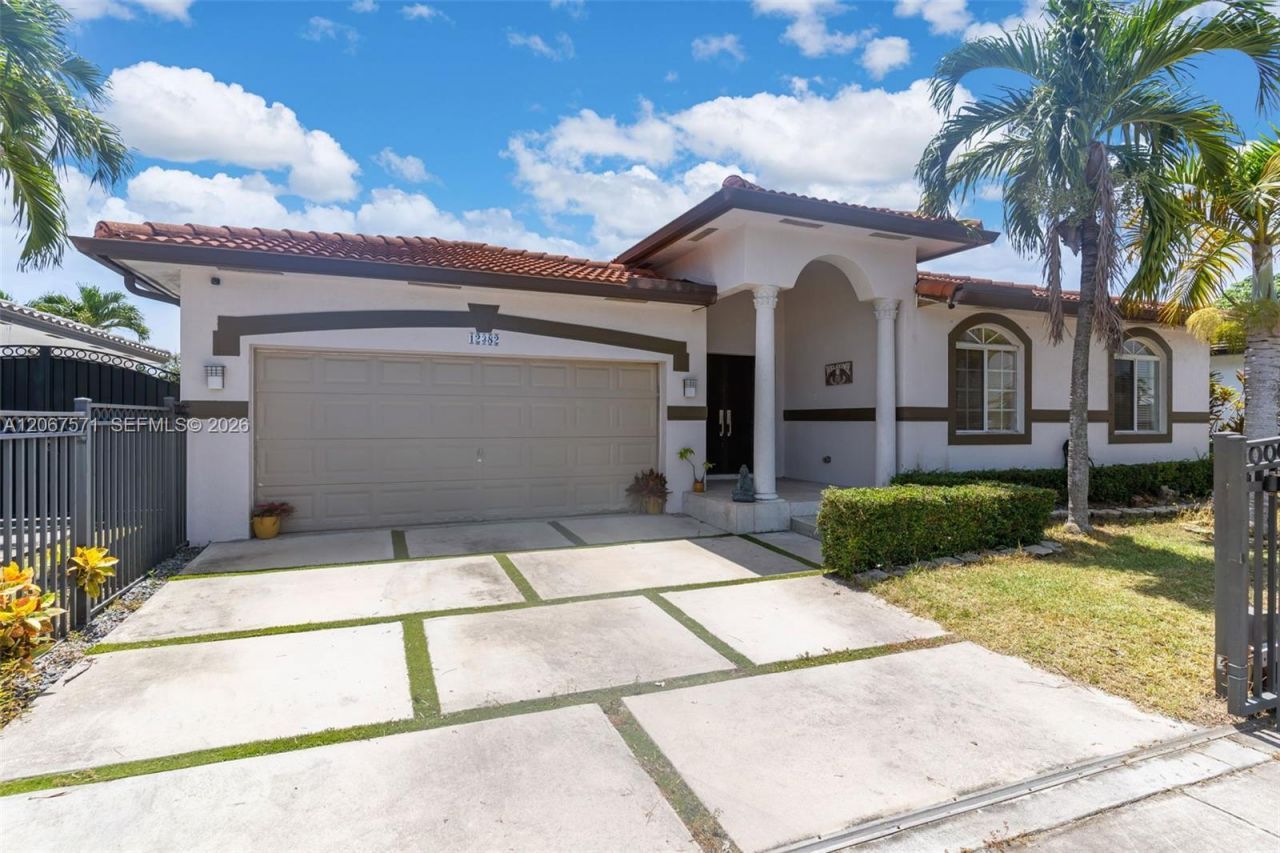 12382 SW 213th Ter, Miami, FL 33177 Photo