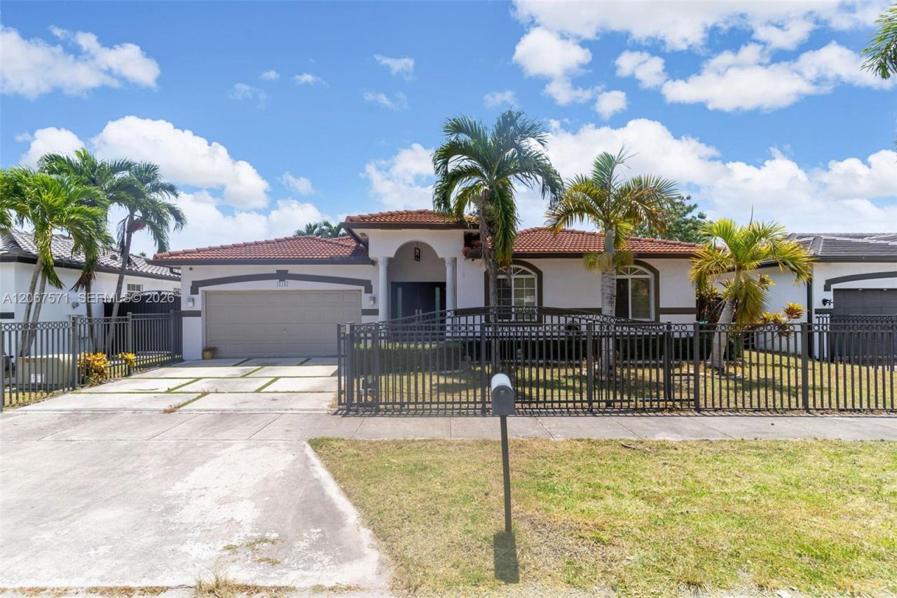 12382 SW 213th Ter, Miami, FL 33177 Photo