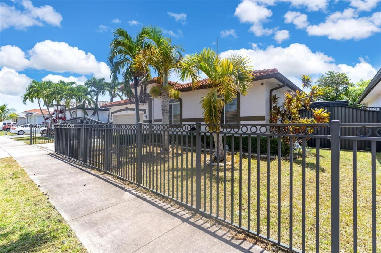 12382 SW 213th Ter, Miami, FL 33177 Photo