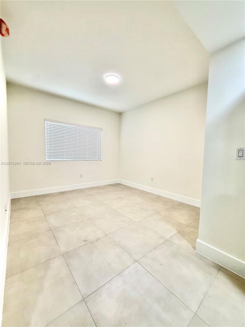 310 E 7th St, Unit 203, Hialeah, FL 33010 Photo