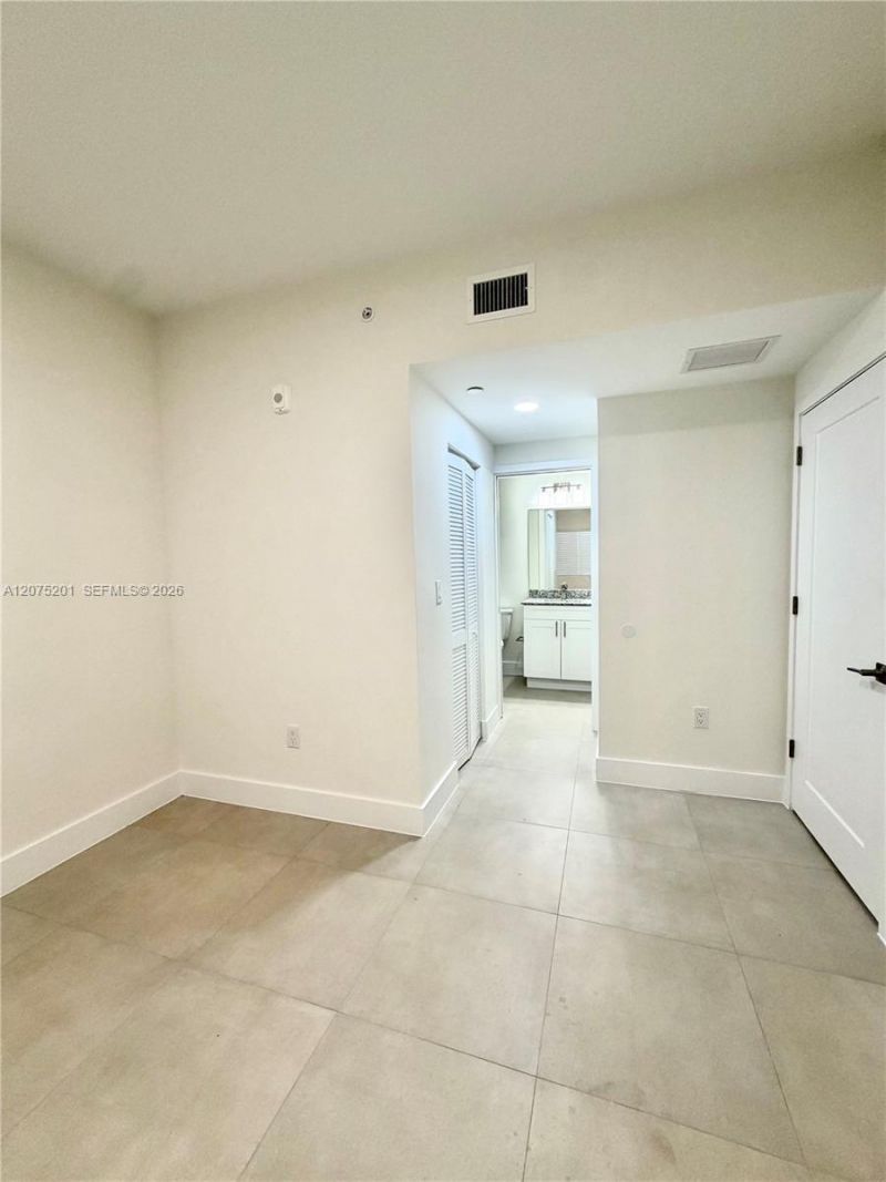 310 E 7th St, Unit 203, Hialeah, FL 33010 Photo