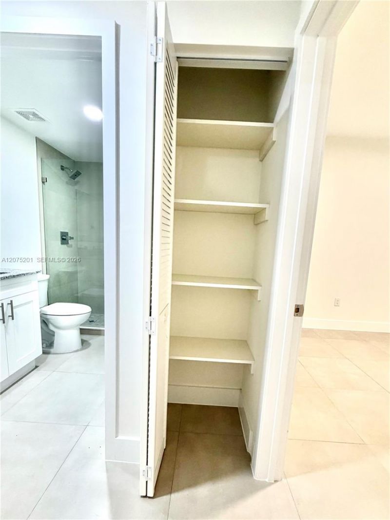 310 E 7th St, Unit 203, Hialeah, FL 33010 Photo