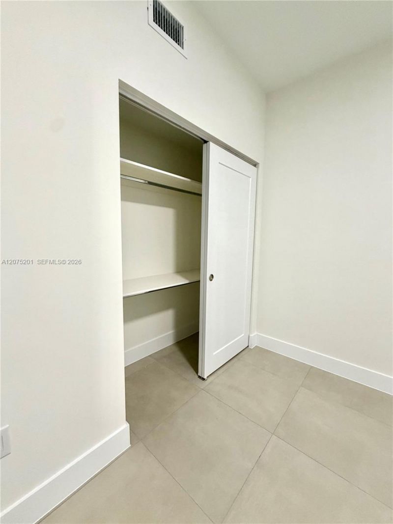 310 E 7th St, Unit 203, Hialeah, FL 33010 Photo