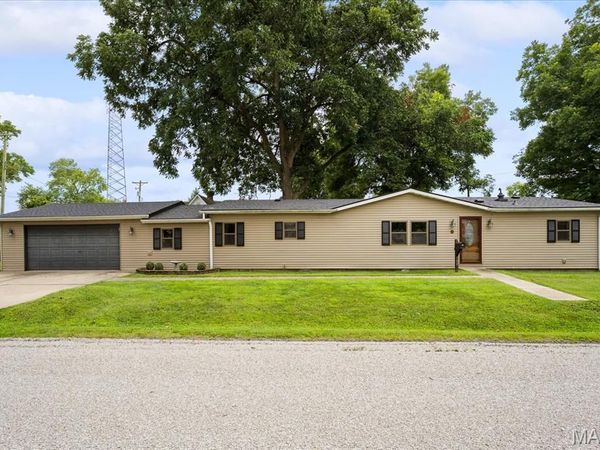 100 W Kentucky Street , Trenton, IL 62293