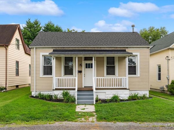 120 E Iowa Street , Trenton, IL 62293